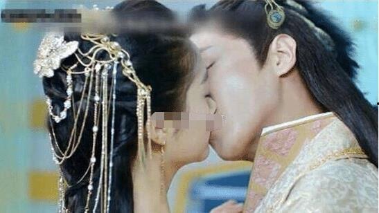 关晓彤大尺度吻戏视频,关晓彤激情吻戏片段引发热议